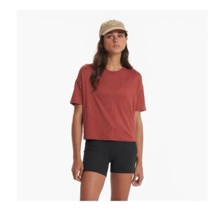 Vuori energy tee.  Currant heather.  Size M